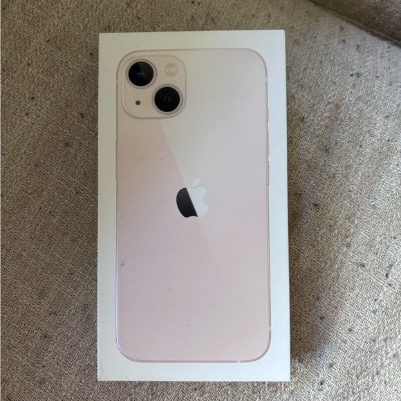 Pink iPhone 13 - 128 GB UNLOCKED - Picture 4 of 6